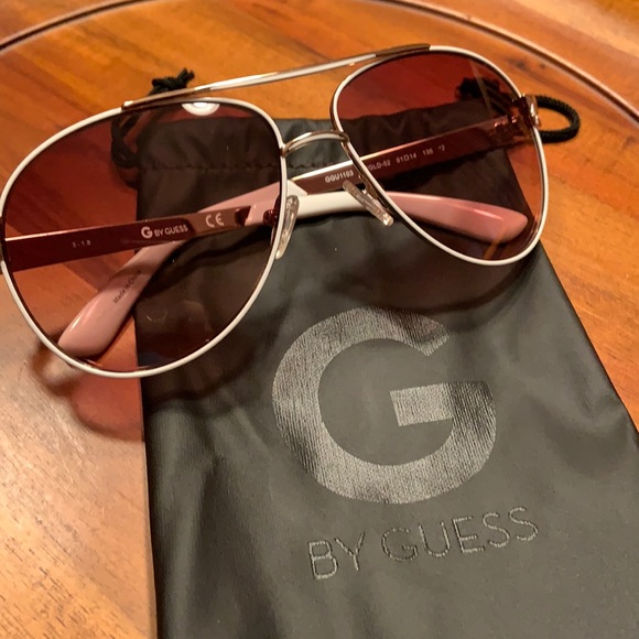 Guess Accessories - NEW! Guess Aviator Sunglasses with Drawstring Case